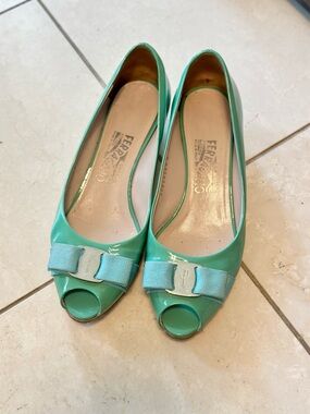 🩷FREE w/ $30 purchase🩷 Authentic Salvatore Ferragamo Mint Green Patent Peep-Toe